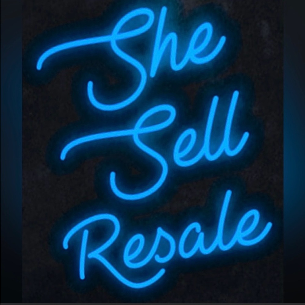 Shesellresale is LIVE!! Landon takes CONTROL! Giveaways & Laughs!